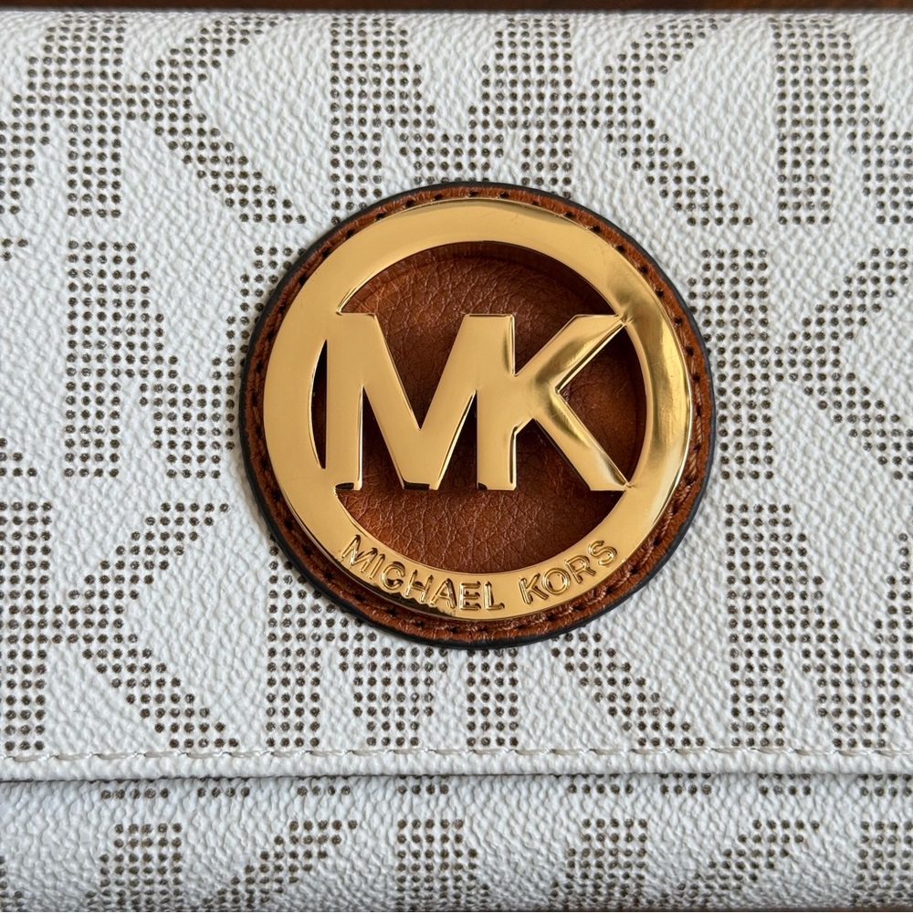 MICHAEL KORS FULTON CARRYALL WALLET